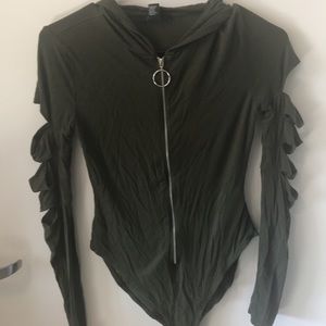 Forever 21 green 1piece shirt w/cut out sleeves